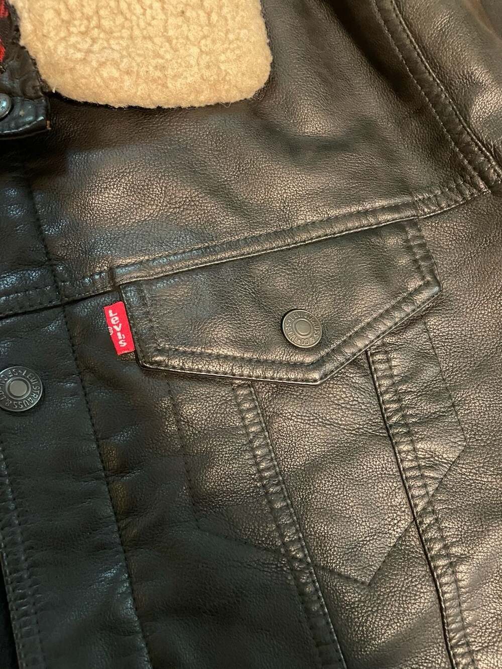 Levi's Faux Leather Sherpa Trucker Jacket Size S Black Buffalo Plaid - Picture 4 of 12
